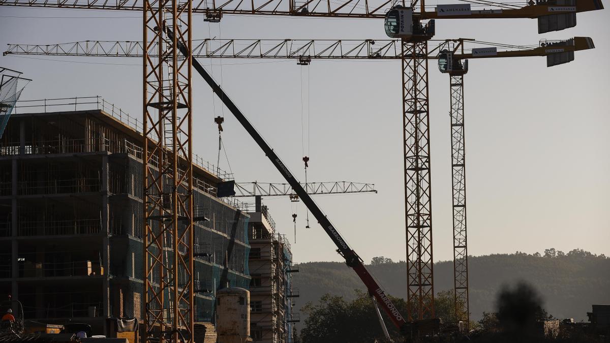 La construcción de edificios es uno de los sectores económicos que recibe mayor inversión.