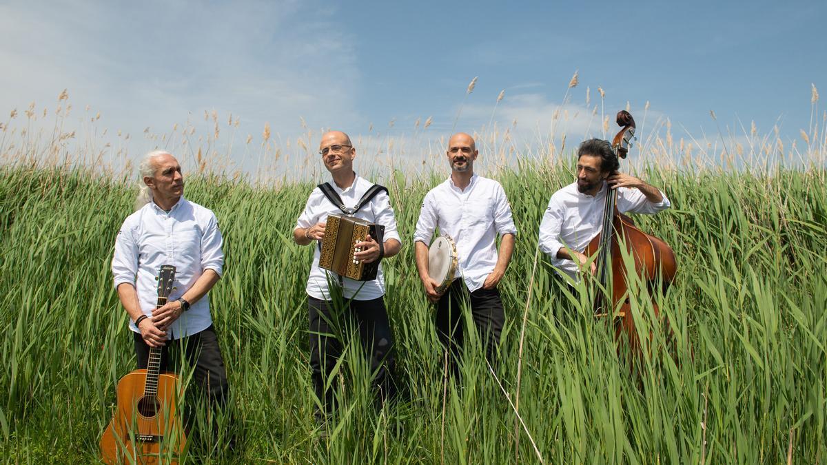 Imagen promocional del nuevo álbum ‘Korrontzi 20’, del grupo de folk vasco Korrontzi.