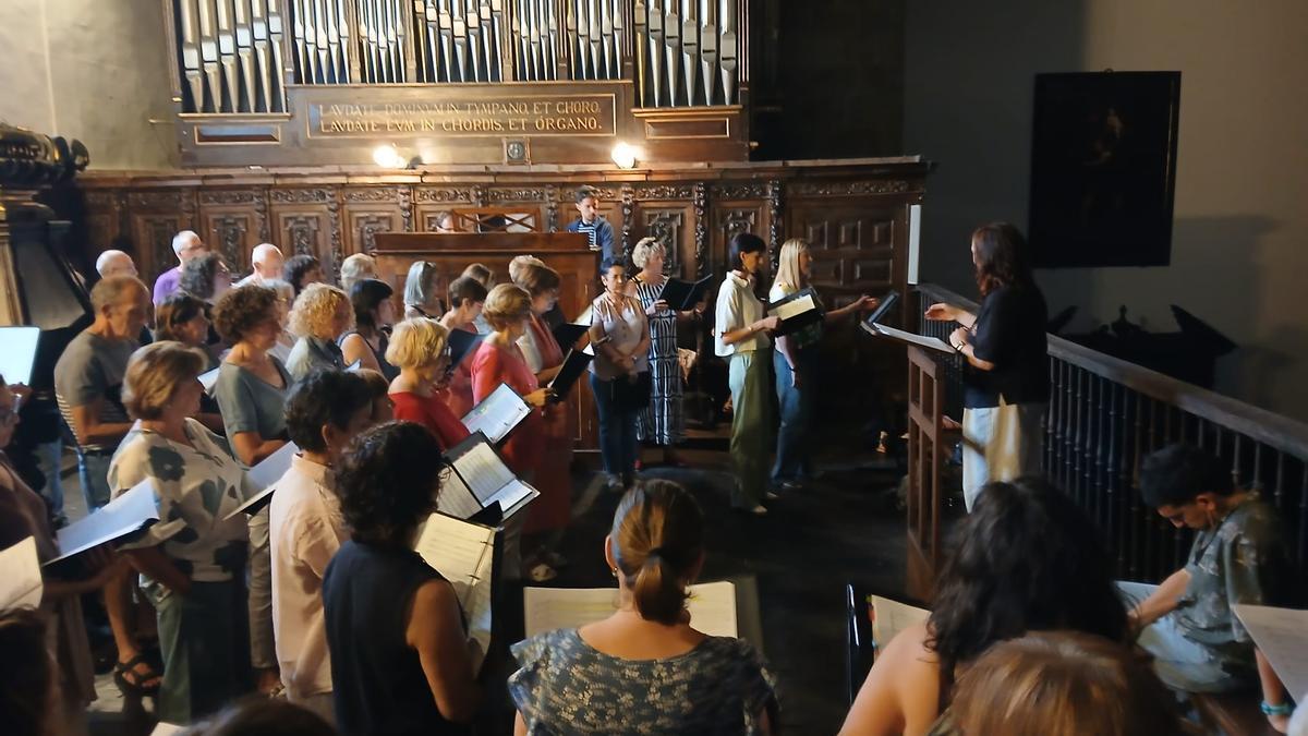 Ensayo del concierto que Bergarako Orfeoia y Luberri Abesbatza ofrecerán este fin de semana.