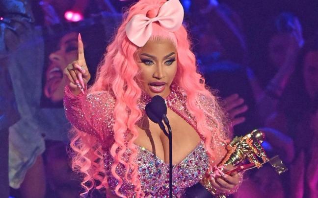 Nicki Minaj con su premio.