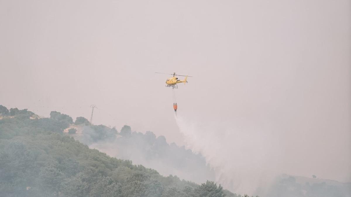 Activada la situación operativa 1 del INFOMA en un incendio de pasto junto al vertedero de Colmenar Viejo