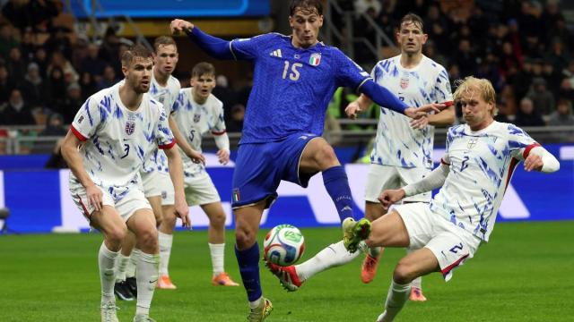 Imagen del encuentro disputado entre Italia y Noruega, que dejó a los italianos en la repesca y a los noruegos clasificados para el Mundial.