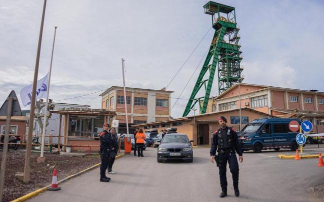 Agentes de los Mossos en las inmediaciones de la mina de Súria en una imagen de archivo.
