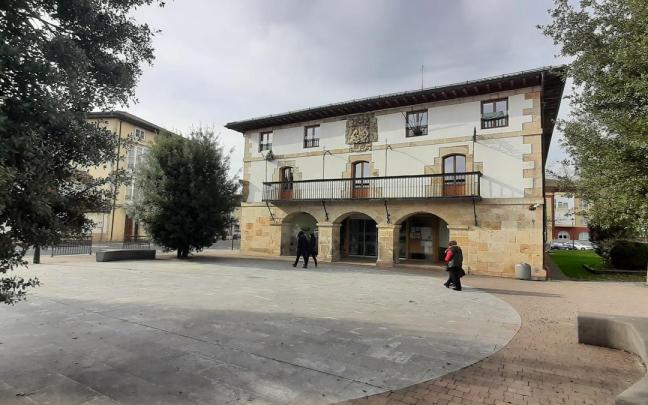 La Cuadrilla de Gorbeialdea comparte sede con el Ayuntamiento de Zuia en la localidad de Murgia