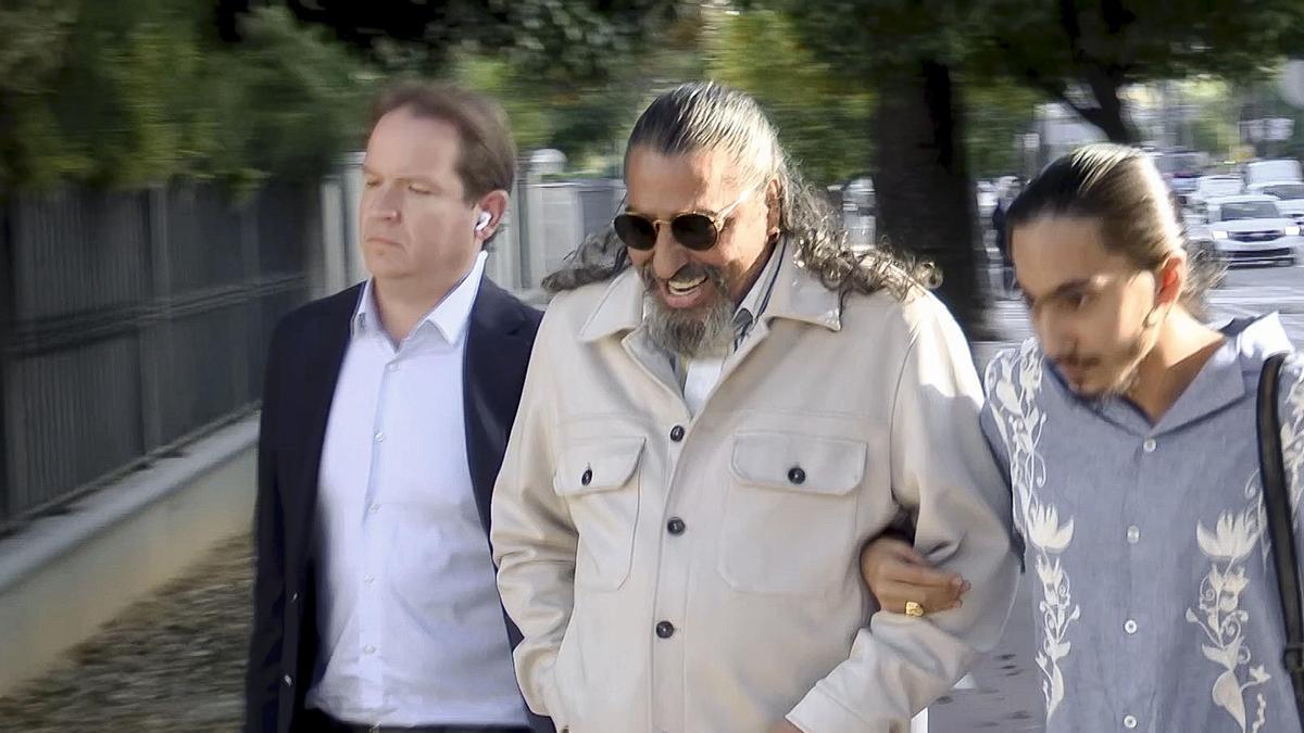 El cantaor Diego el Cigala llega a los Juzgados de Jerez de la Frontera.