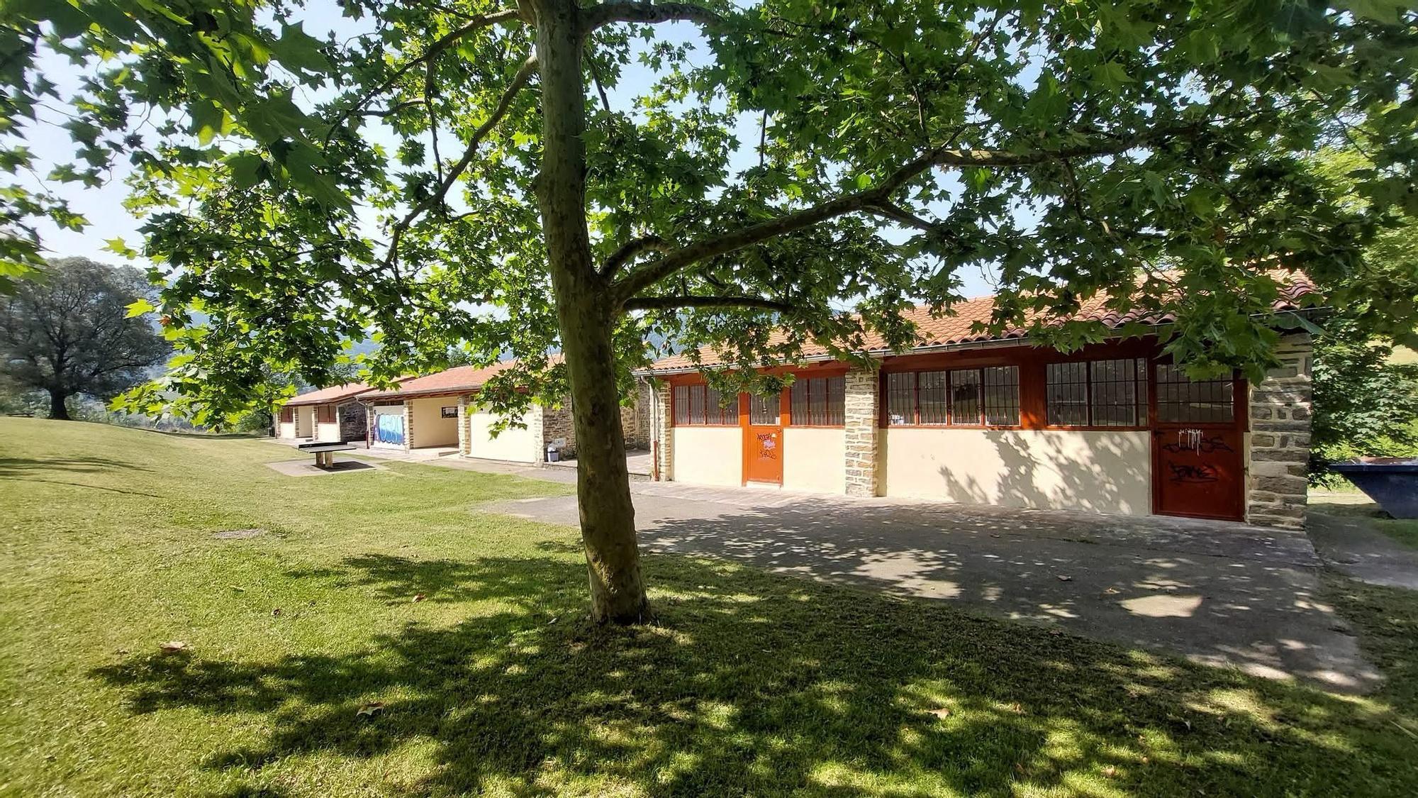 Área recreativa de la campa de La Encina en Artziniega