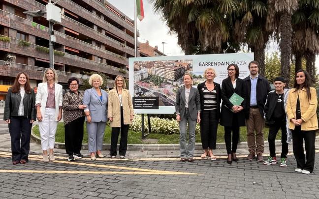 Presentación de la nueva plaza Barrendain de Beasain, este viernes.