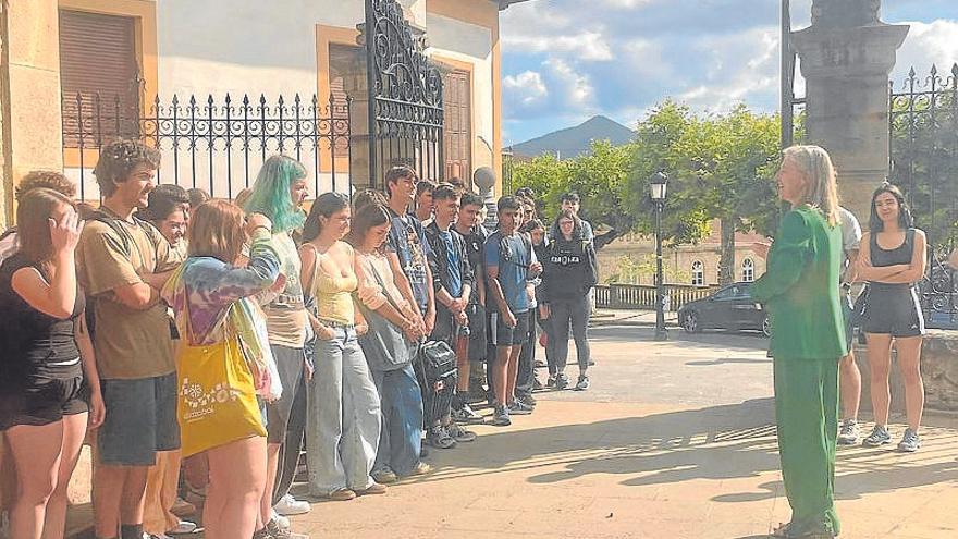 La presidenta de la cámara recibió a los visitantes