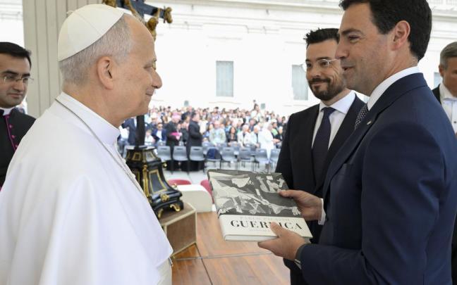 El Papa León XIV y el lehendakari, Imanol Pradales.