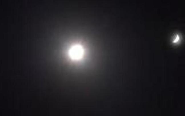 La bola de fuego atravesó a gran velocidad el cielo de la costa vasca.