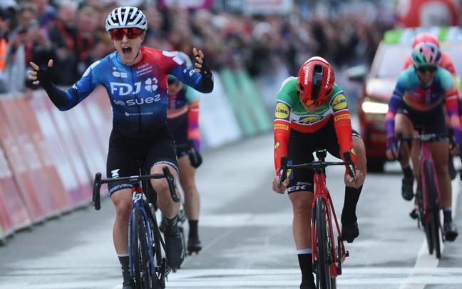 Grace Brown se impone a Longo Borghini y Vollering en la Lieja.