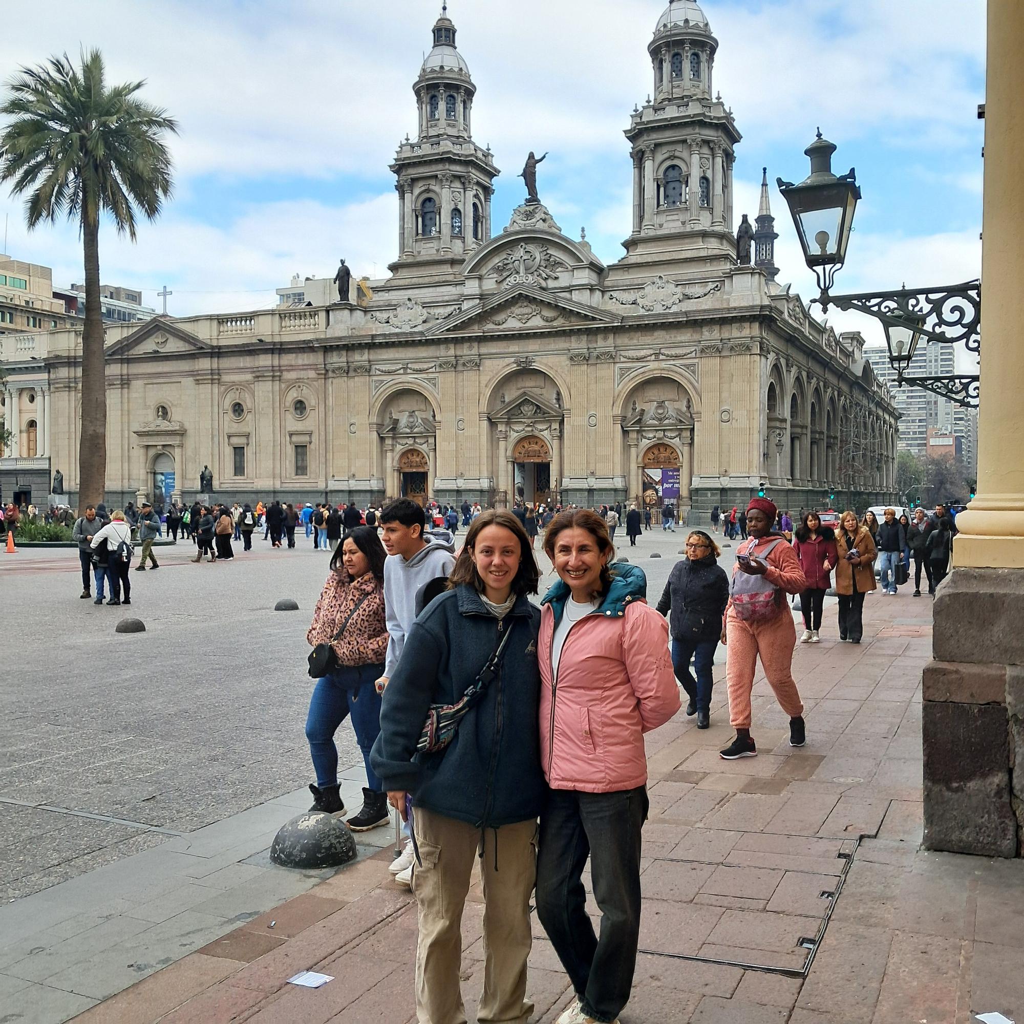 Turistas en la Plaza de Armas.