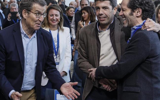 El presidente del PP, Alberto Núñez Feijóo, con Carlos Mazón y Borja Sémper