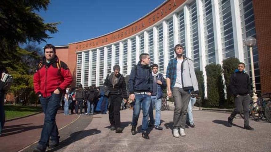 Estudiantes universitarios en el Campus de Araba de la Universidad del País Vasco