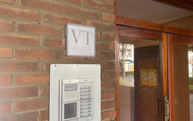 Placa de Vivienda Turística en uno de los portales de Urola Kosta.