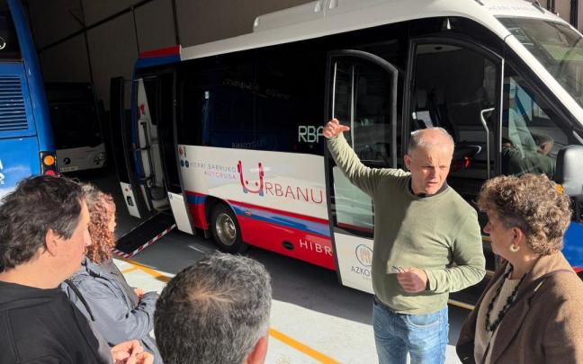 El servicio urbano de autobuses se ha visto mejorado con la adquisición de un vehículo hibrido.