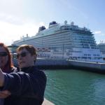 Dos cruceros atracados en el Muelle del Puerto Deportivo.