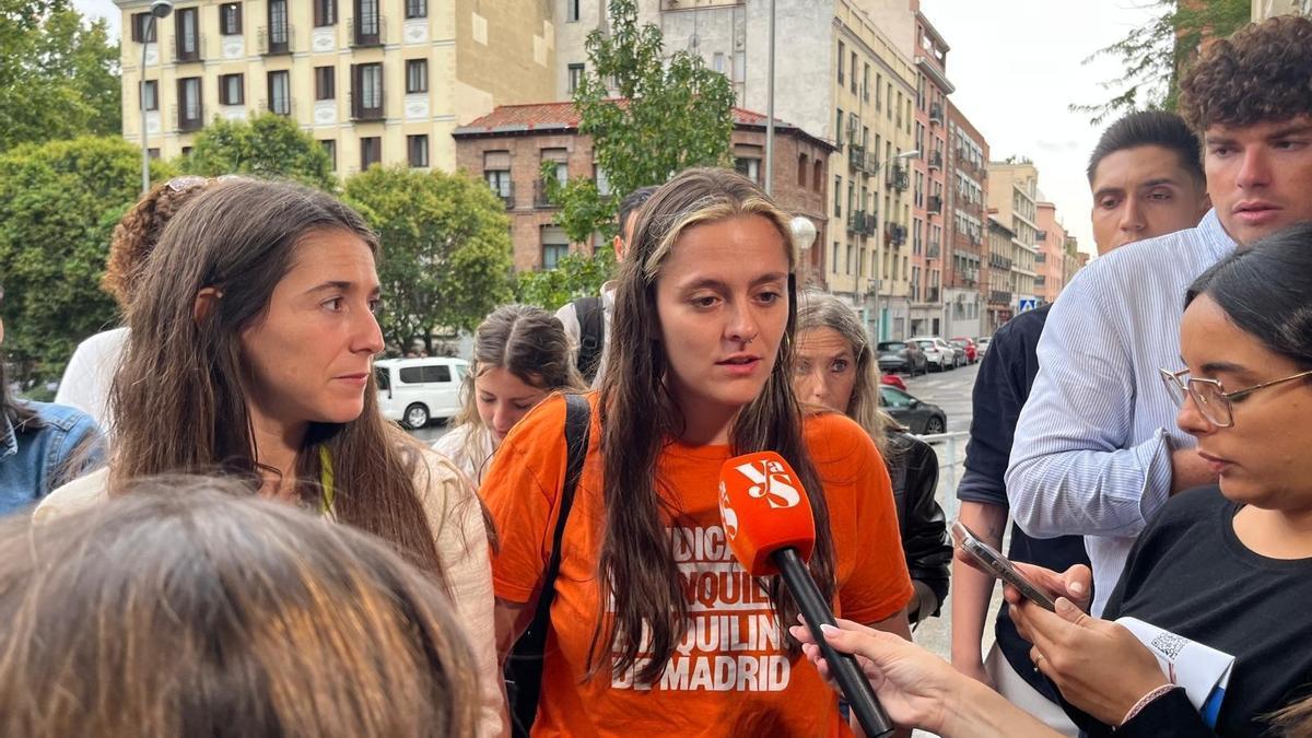 La abogada de Maricarmen, Betariz Duro, y la portavoz del Sindicato de Inquilinas, Carolina Vilariño.
