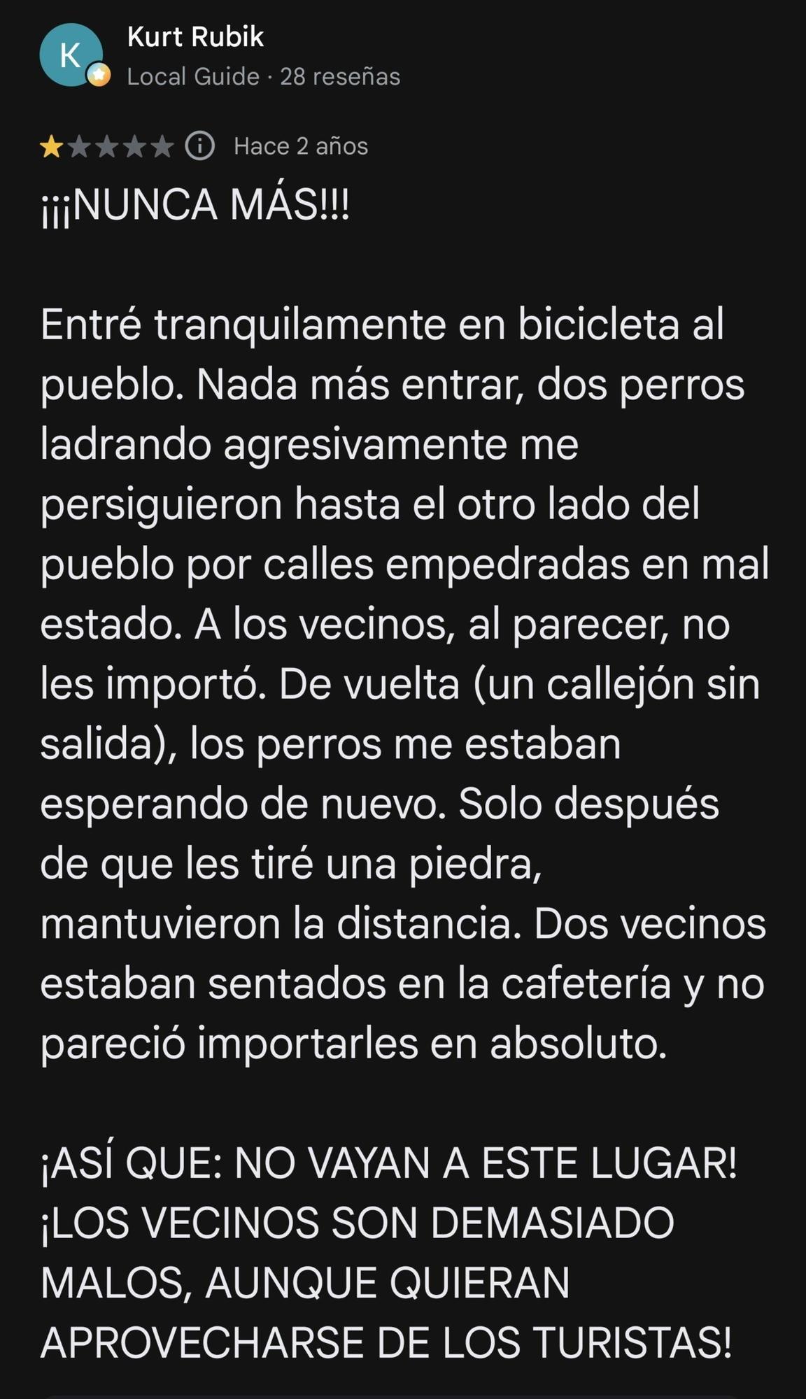 Entre otras quejas, los viajeros denuncian que existan perros sueltos que presuntamente se dedican a perseguir a todo forastero que pone un pie en la localidad.