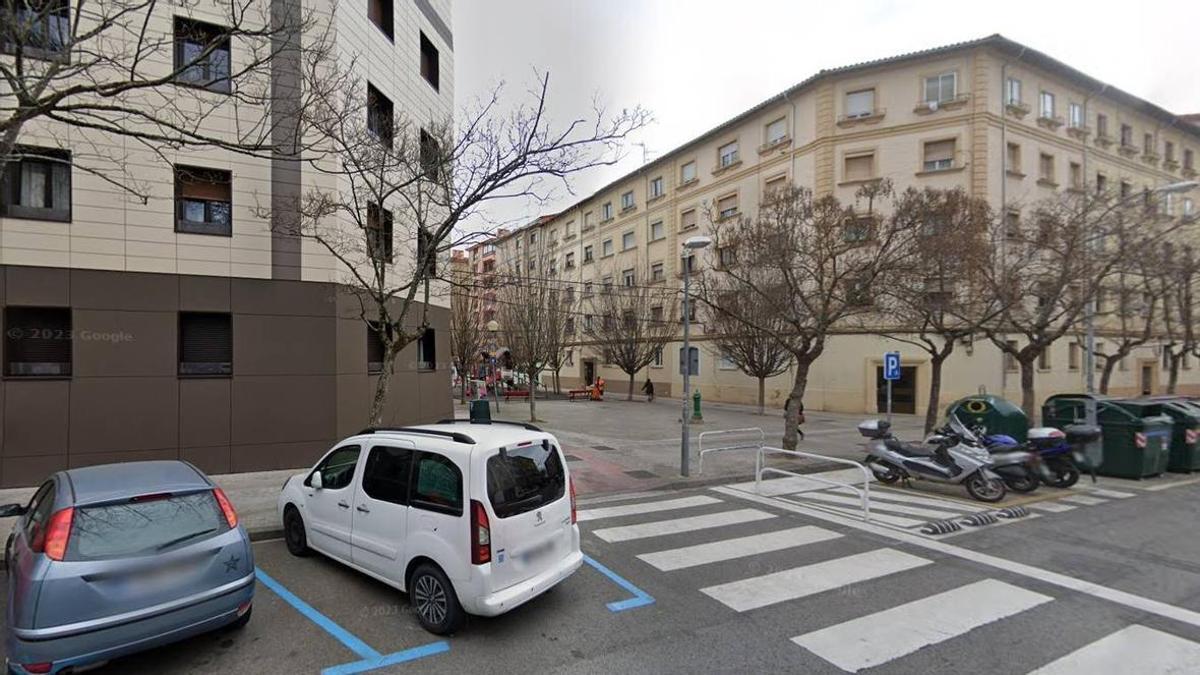 El homicidio ha tenido lugar en el portal 10 de la calle Monasterio de Iranzu. Foto: Google Maps