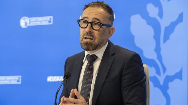 El consejero de Vivienda del Gobierno Vasco, el socialista Denis Itxaso, este martes