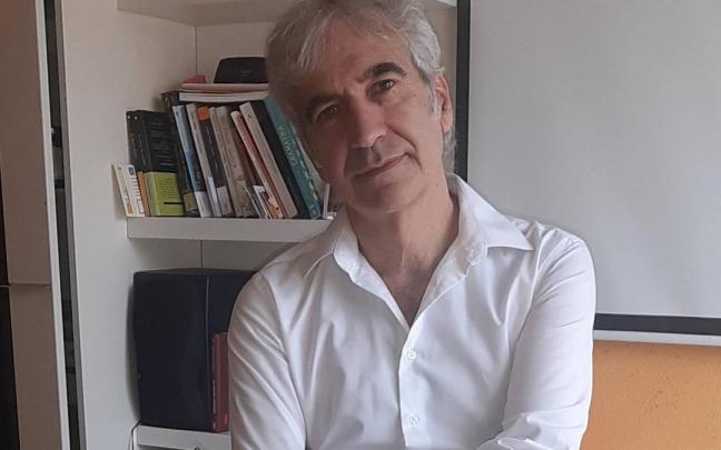 Fernando Gómez, que vive entre Bizkaia y Navarra, es arquitecto profesional.