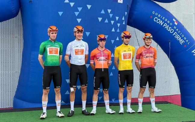 El plantel de Euskaltel-Euskadi, antes de la última función.