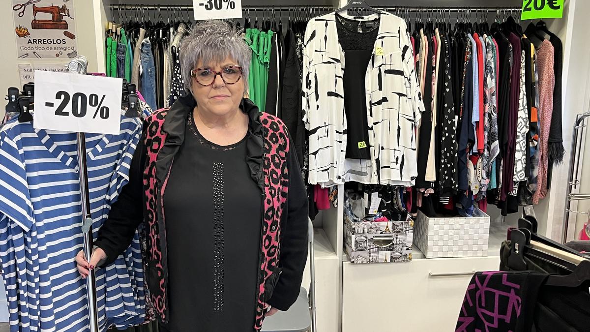 Pepi Unanua en su tienda de Beasain