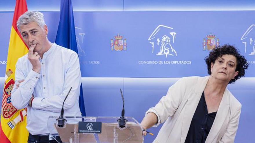 Oskar Matute (EH Bildu) y Pilar Vallugera (ERC), el día en que presentaron el acuerdo para impulsar la Ley de Vivienda de la que ahora recelan los republicanos