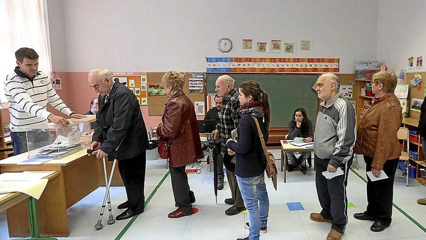 Cola en un colegio electoral vasco en unos anteriores comicios municipales y forales. | FOTO: OSKAR M. BERNAL