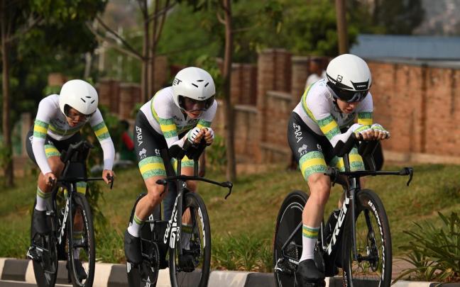 Formación femenina del relevo mixto de Australia