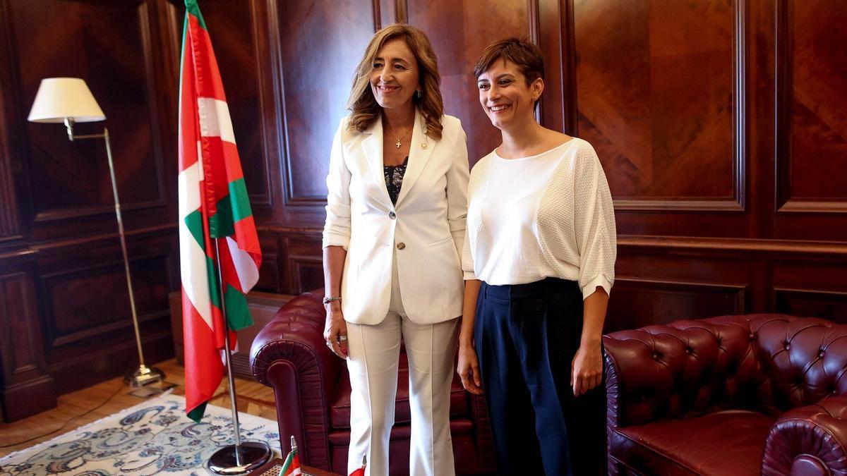 La consejera de Autogobierno, Olatz Garamendi, con la ministra de Política Territorial, Isabel Rodríguez