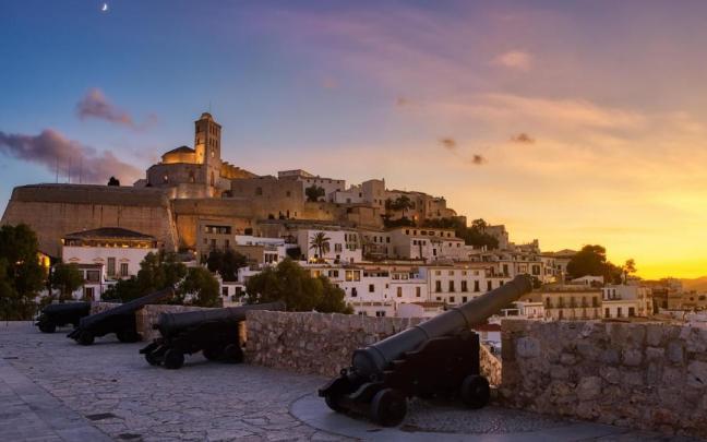 Dalt Vila, el casco antiguo de la ciudad de Ibiza, está declarado Patrimonio de la Humanidad.