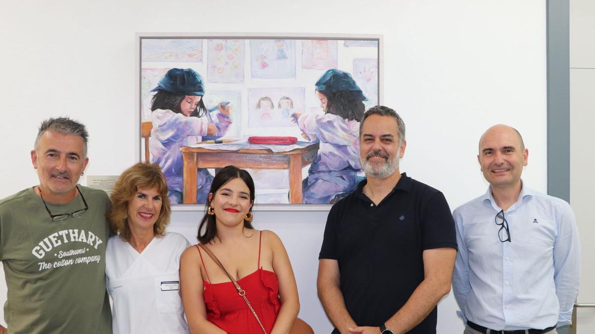 Jimena Rodríguez en el acto de donación del cuadro 'Bikiak' en el ambulatorio de Etxebarri