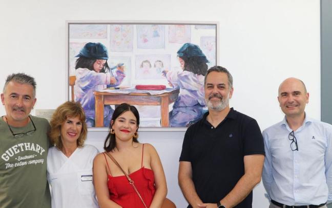 Jimena Rodríguez en el acto de donación del cuadro 'Bikiak' en el ambulatorio de Etxebarri / Javi Conde Jimena Rodríguez en el acto de donación del cuadro 'Bikiak' en el ambulatorio de Etxebarri