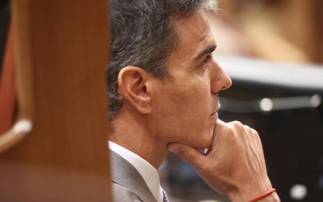 El presidente del Gobierno, Pedro Sánchez, pensativo durante el pleno del Congreso del pasado viernes.