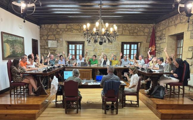 Votación de las ordenanzas fiscales en el Pleno ordinario de Zarautz.