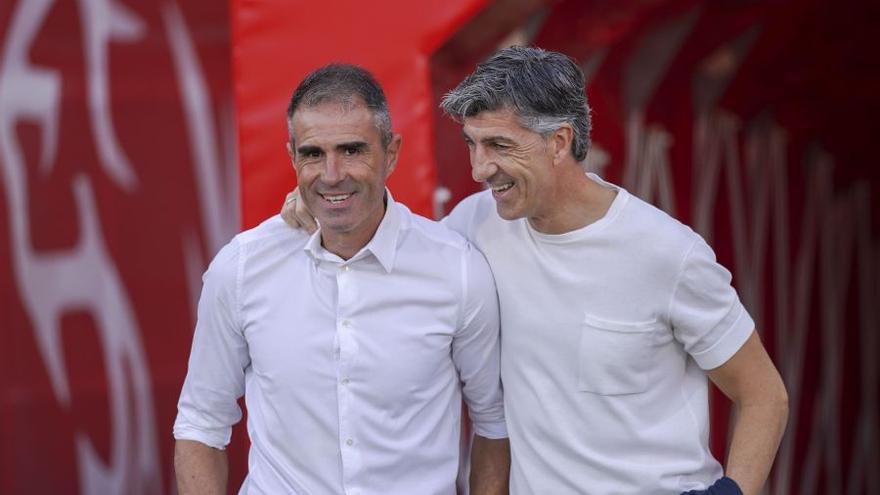 Imanol y Gaizka Garitano se saludan antes del Almería-Real. / LALIGA