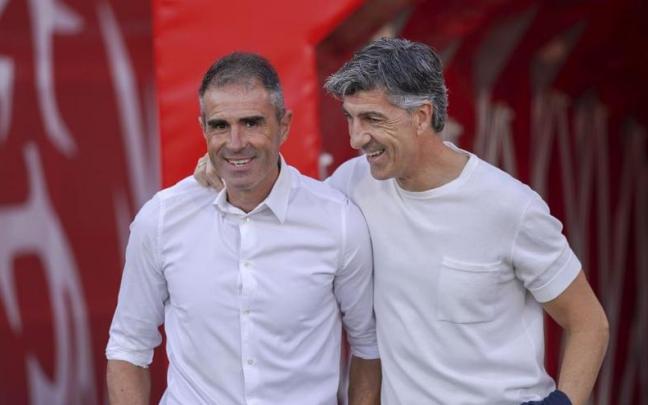 Imanol y Gaizka Garitano se saludan antes del Almería-Real. / LALIGA