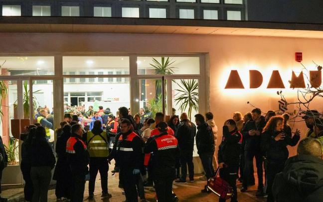 Coordinación de los equipos emergencias en el Polideportivo de Adamuz para socorrer a los heridos y fallecidos en el descarrilamiento de dos trenes de alta velocidad en el término municipal, a 19 de enero de 2026 en Adamuz.