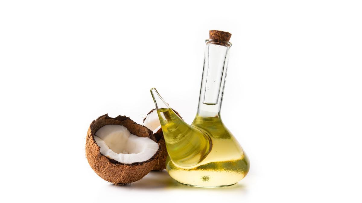 El aceite de coco suele usarse para elaborar postres y repostería, y aporta brillo las coberturas de chocolate.
