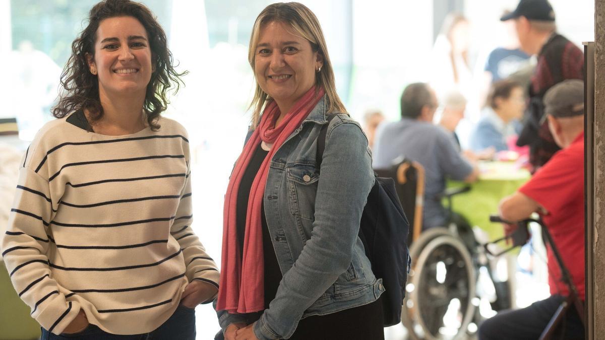 Alaitz Berganza y Sonia, en el centro EtxeTIC de Etxebarri.