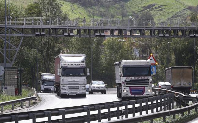 Vehículos circulan por la N-I / Gorka Estrada