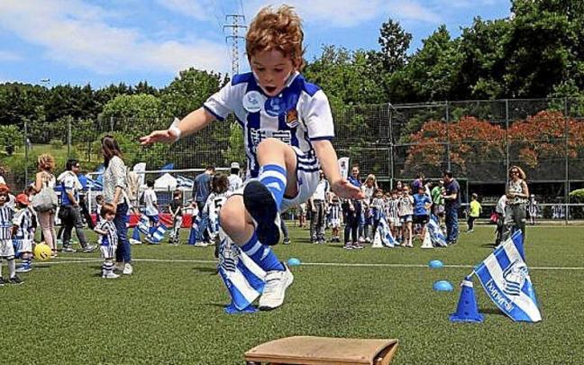 Realzale gazte bat, Fundazioaren Egunean. | FOTO: JAVI COLMENERO