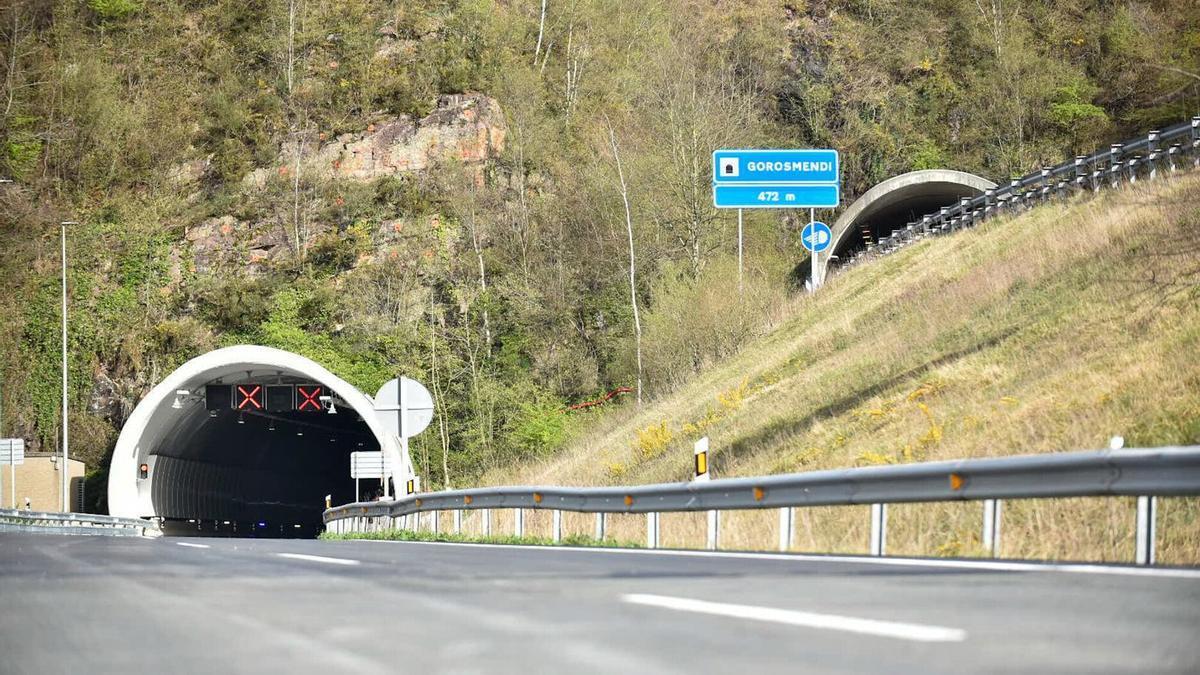 Túnel de Gorosmendi, en la A-15, cuando estuvo cerrado en sentido Pamplona. Foto: Arnaitz Rubio