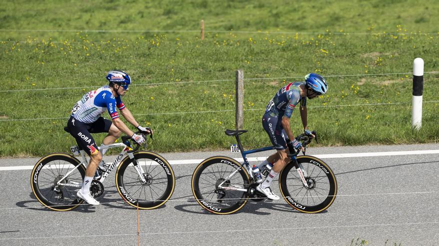 Roglic, durante una fuga.
