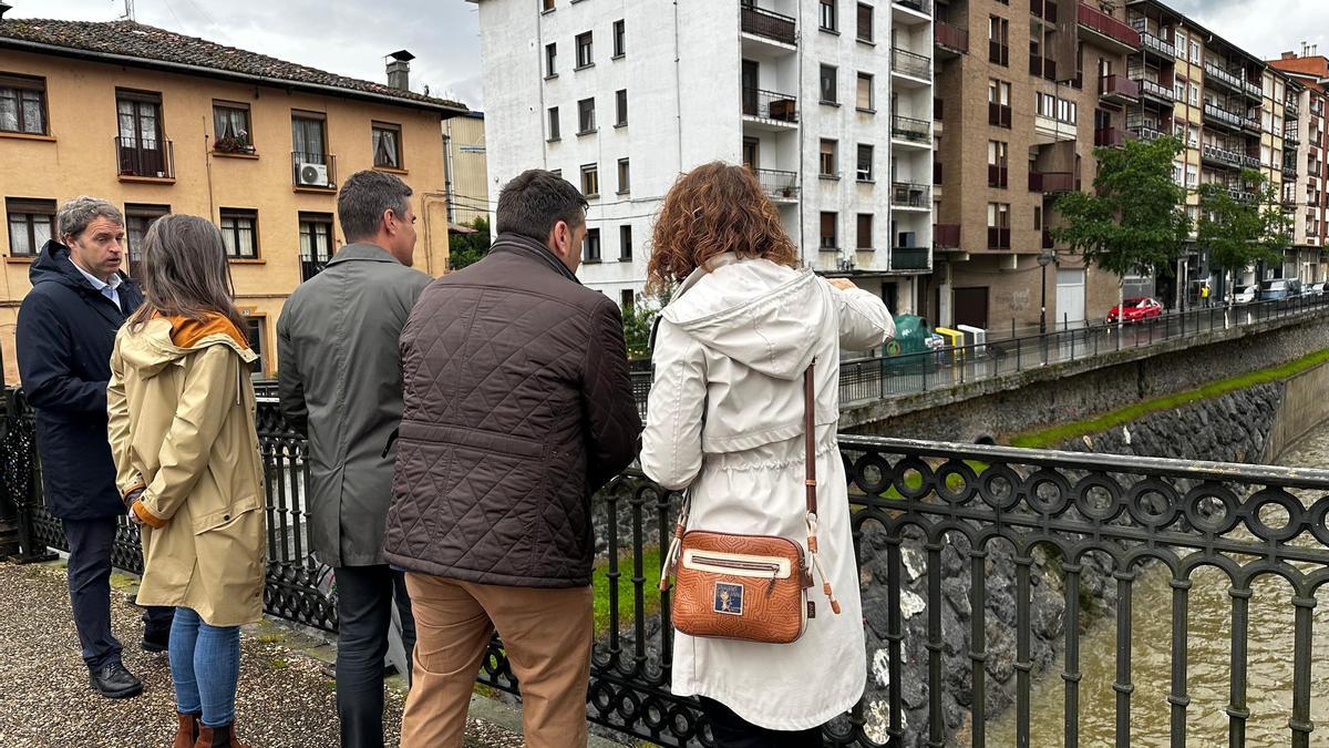 Visita institucional de este lunes a la obra del Nervión en Laudio