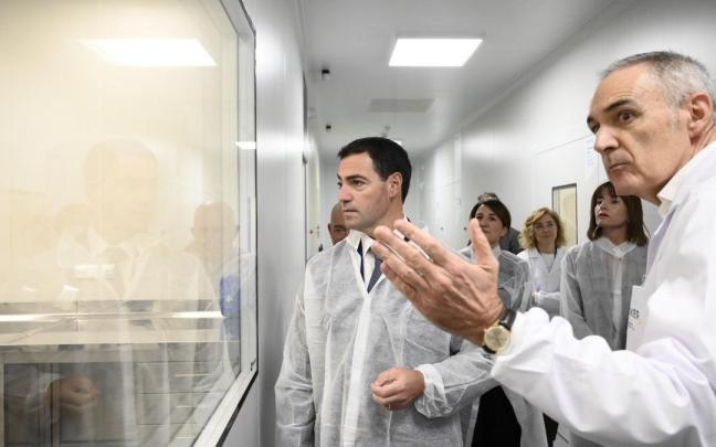 Imanol Pradales durante su visita al nuevo laboratorio de NEIKER.