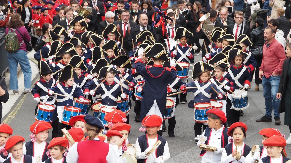 La animada tamborrada infantil volverá a inundar de colorido y alegría las calles de Zestoa la tarde del próximo 3 de mayo