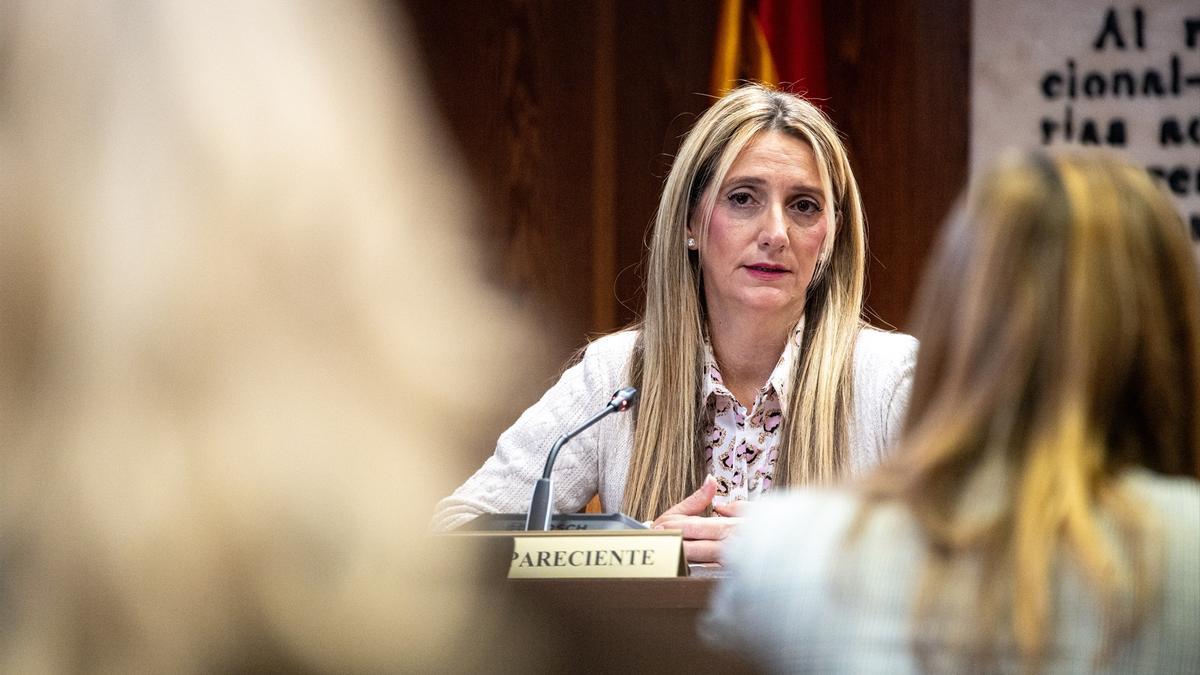 La exempleada en la sociedad mercantil Logirail, Claudia Montes Martínez, comparece ante la Comisión del ‘caso Koldo’ en el Senado, a 3 de noviembre de 2025.